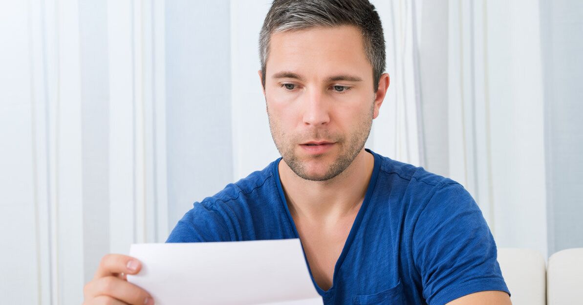 A man reads the instructions for use of Predstonorm capsules